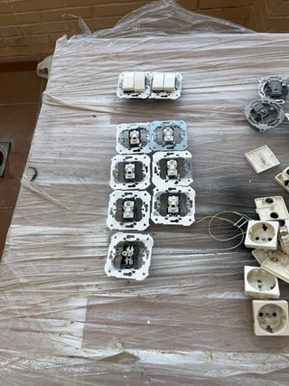 Conjunto Mecanismos Eléctricos Simon Serie 27