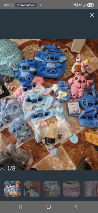 Gorro y peluches Stitch