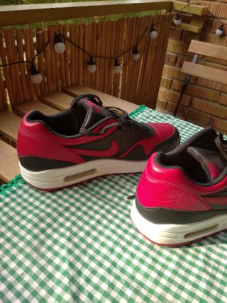 Zapatillas Nike Air Max 1 Negras y Rojas