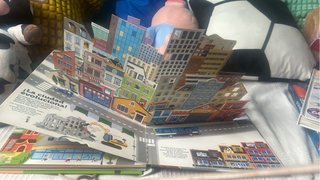 Lote de 8 libros infantiles troquelados.