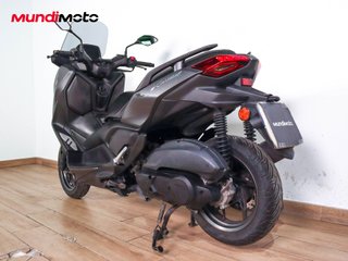 YAMAHA X-MAX 125