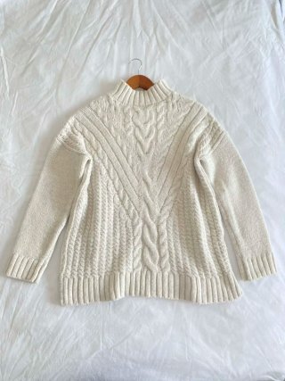 Jersey trenzado crema cuello alto Oysho oversize