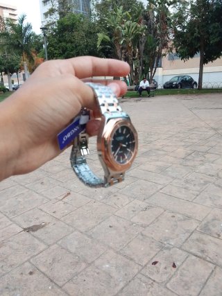 Reloj Longbo Negro y Dorado