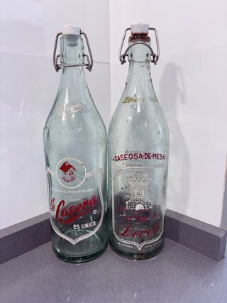 Botellas antiguas de gaseosa