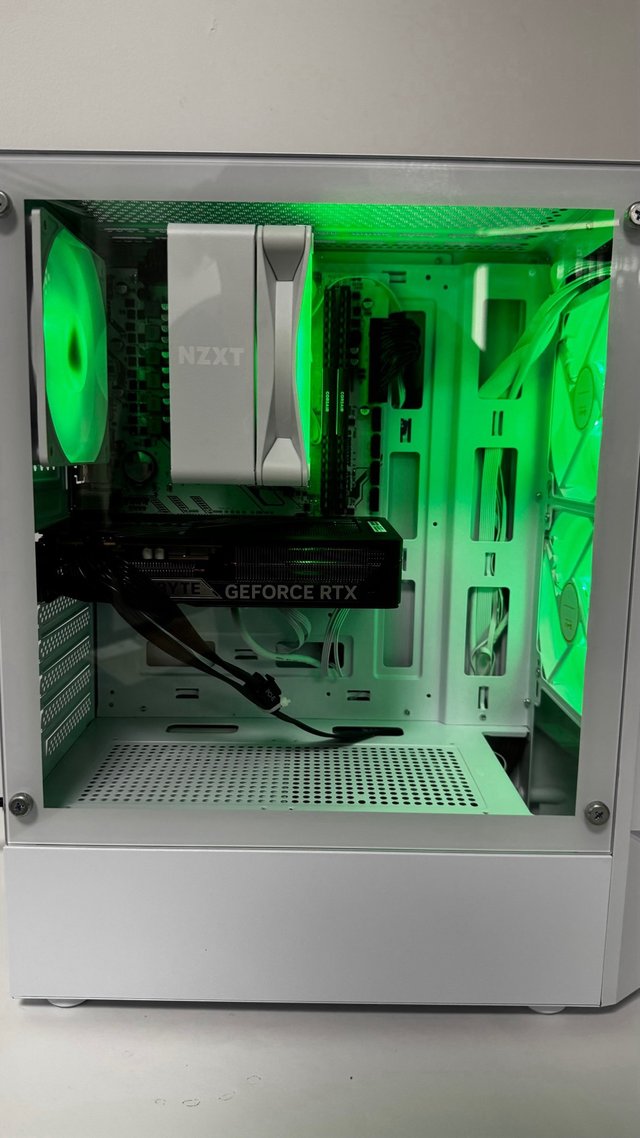 PC Gaming RTX 5060 Ryzen 7 5700X 32GB RAM 512GB