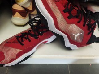 Zapatillas Jordan Rojas y Blancas