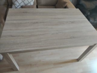 Mesa de salón de madera