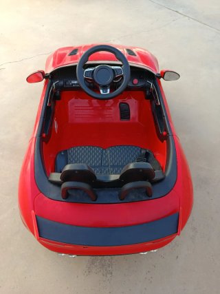Coche eléctrico infantil rojo