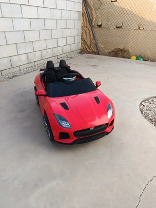Coche eléctrico infantil rojo