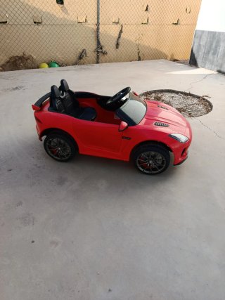 Coche eléctrico infantil rojo
