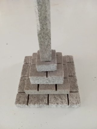 Cruceiro de piedra, base 15 X 15 altura 42 cm