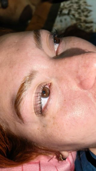 Pestañas, cejas y labios