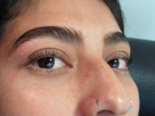 Pestañas, cejas y labios