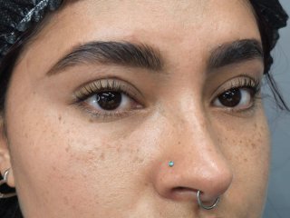 Pestañas, cejas y labios