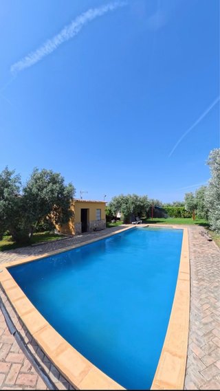 Parcela 1550 m² con piscina