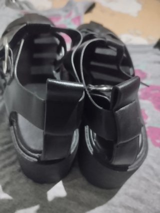 Sandalias Pull and Bear Negras
