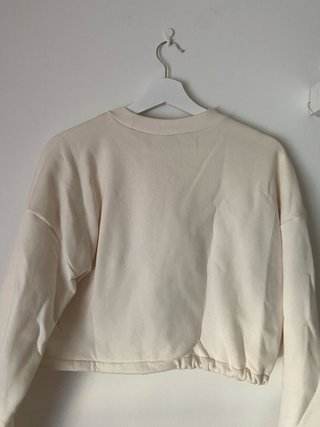 Sudadera beige crema cropped estampado ángel