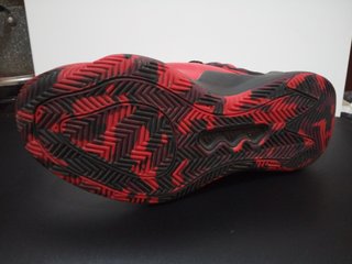 Scarpe sportive Adidas rosse e oro
