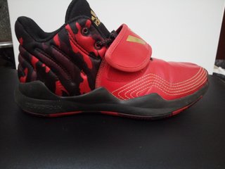 Scarpe sportive Adidas rosse e oro