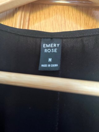Camisa negra con estampado étnico