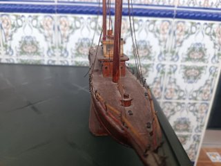 Barco de madera decorativo