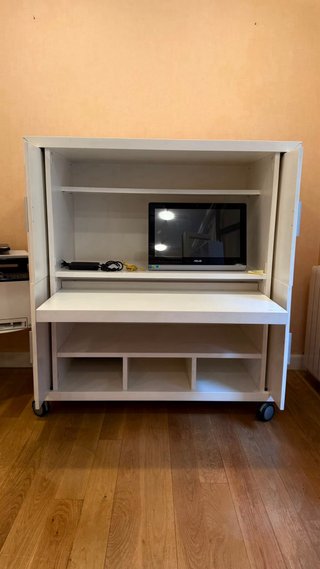 Mueble de oficina blanco con ruedas, tipo despacho