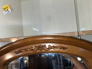 CÓMODA CLÁSICA CON ESPEJO