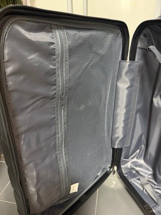 Dos maletas mediana nueva para 20-23 kilos