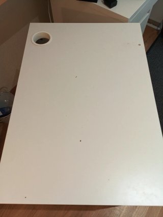 Mesa de estudio blanca y madera