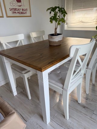 Mesa de comedor de madera