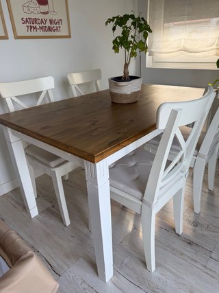 Mesa de comedor de madera