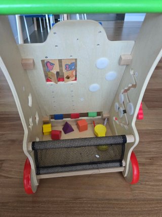 Andador de madera para bebés