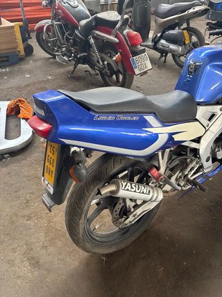 Yamaha TZR Azul y Blanca