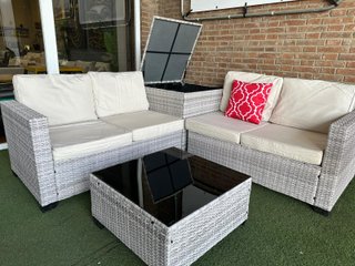 Sofá rinconera ratán + baúl + mesa cristal