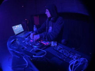 DJ