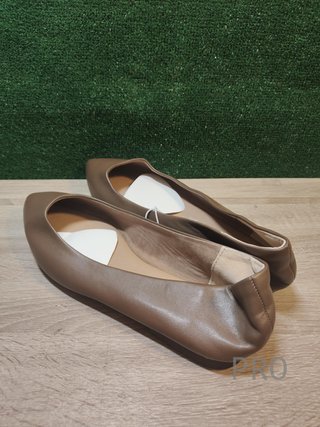 Bailarinas con Puntera en Pico Amazon Essentials