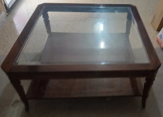 Mesa de centro de madera y cristal
