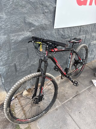 Bicicleta de Montaña Racer Negra y Roja