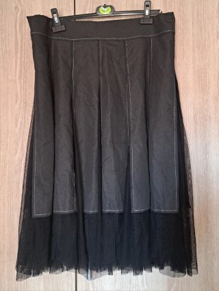 Falda negra con tul