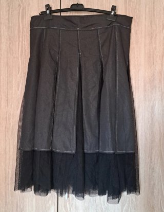 Falda negra con tul
