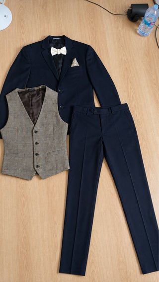 Traje de vestir azul y cuadros