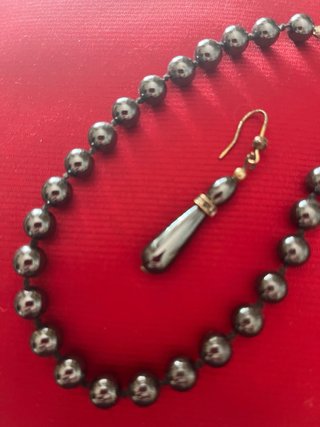 Collana con orecchino grigio