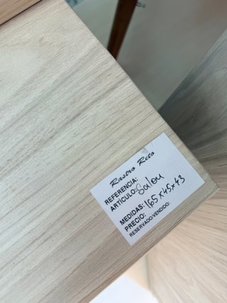 Mueble de salón negro y madera