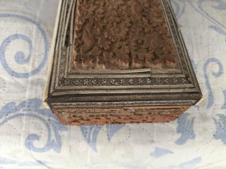 Caja angloindia antigua tallada micromosa