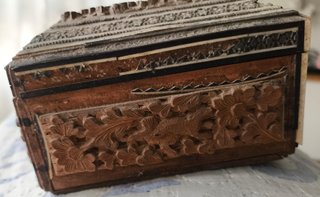 Caja angloindia antigua tallada micromosa