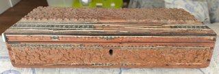 Caja angloindia antigua tallada micromosa