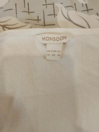 Camiseta blanca Monsoon botones