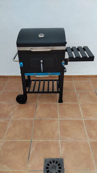 Barbacoa a estrenar, precio no negociable.