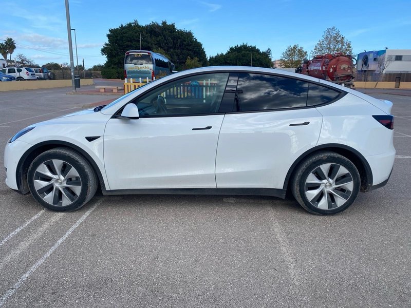 Tesla Model Y 2021 - foto 1