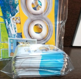 Minions 25 sobres cromos + 2 latas
